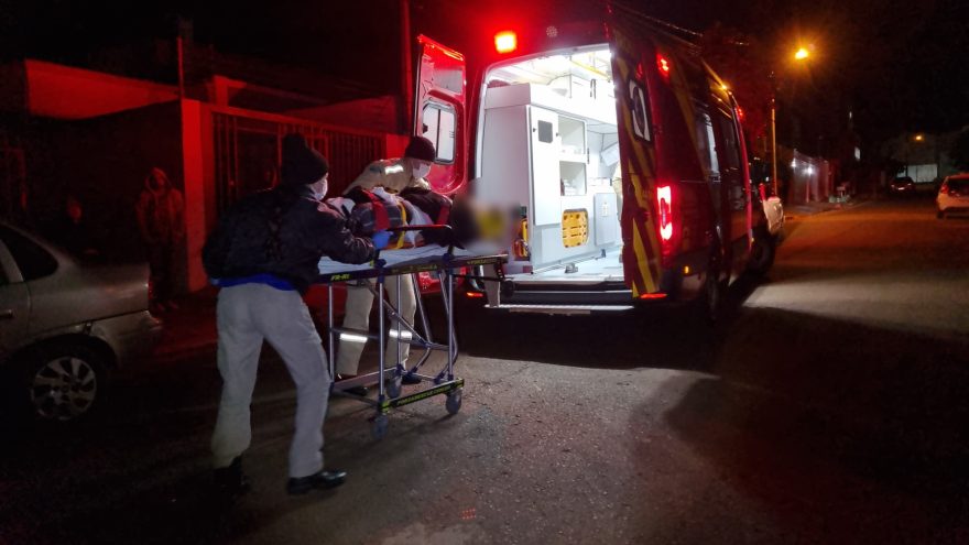 Idosa tem suspeita de fratura após sofrer queda dentro de casa no Bairro Canadá