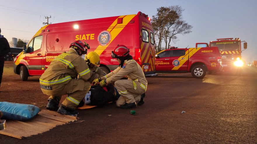 Carro carregado com vinhos e cigarros bate de frente com caminhão na BR-369