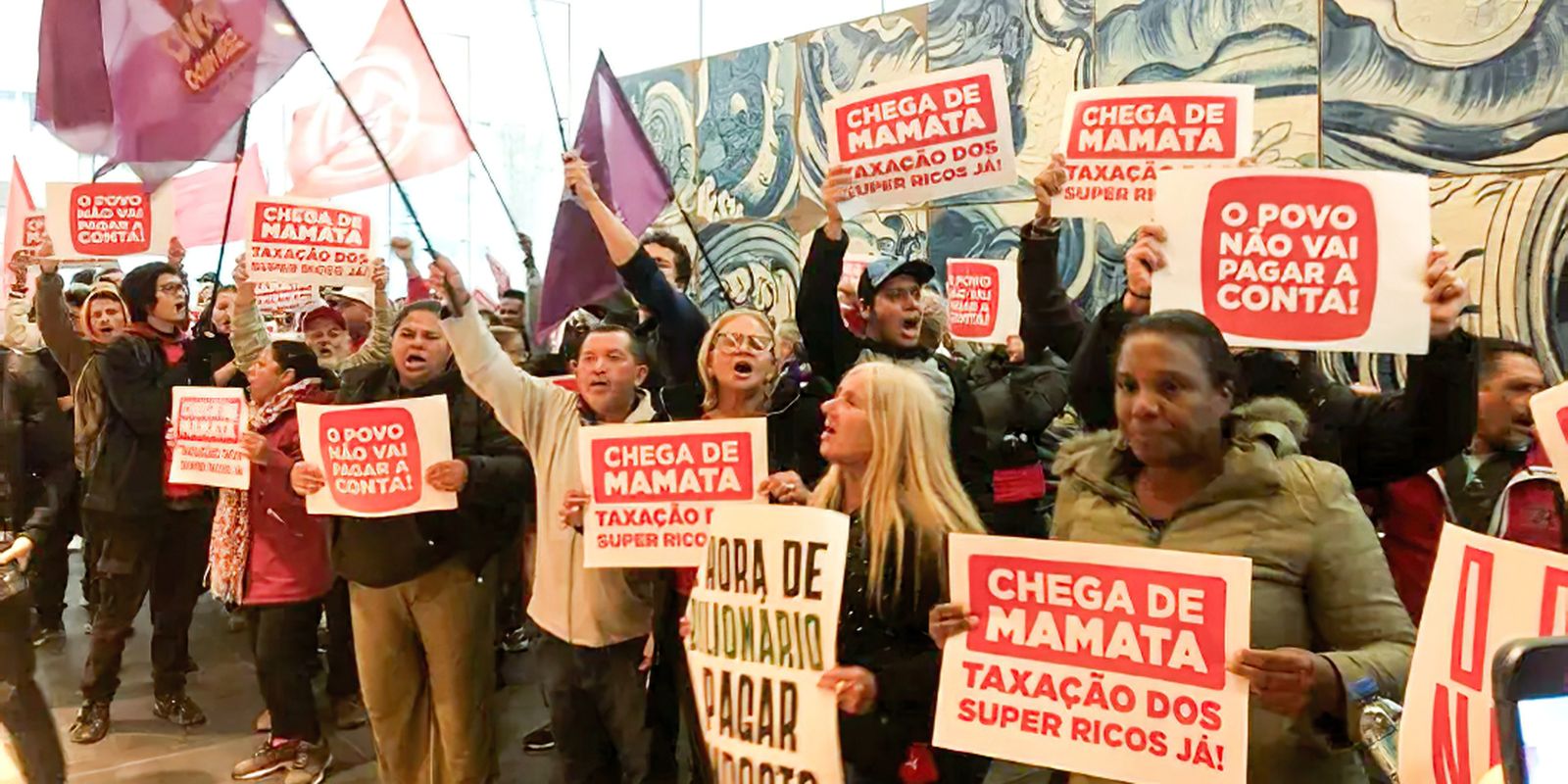 Povo sem medo e MTST fazem ato pela taxação de bilionários