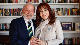 Cristina Kirchner está com gana de luta, diz Lula após visita