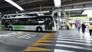 PM combate vandalismo contra ônibus em São Paulo