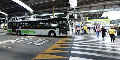 PM combate vandalismo contra ônibus em São Paulo Imagem referente a PM combate vandalismo contra ônibus em São Paulo