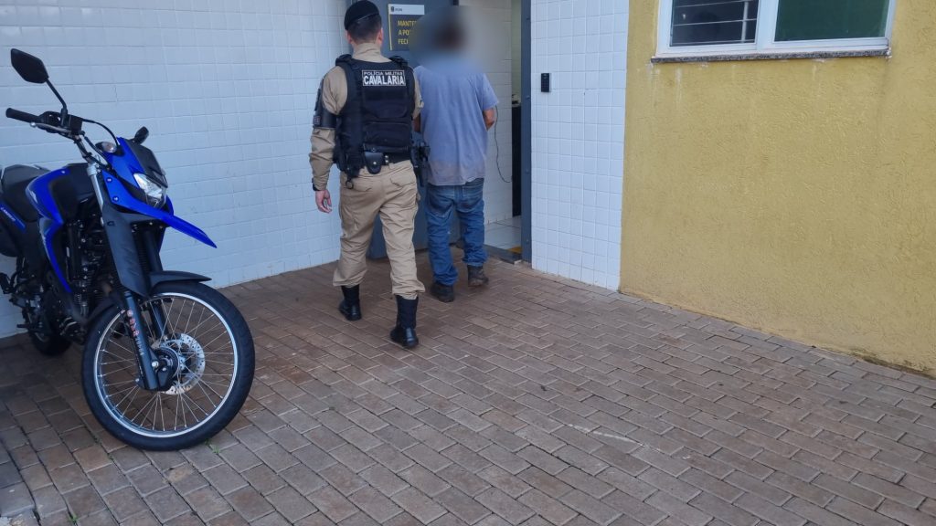 Foragido por latrocínio e tráfico é capturado pela PM no Bairro Melissa em Cascavel