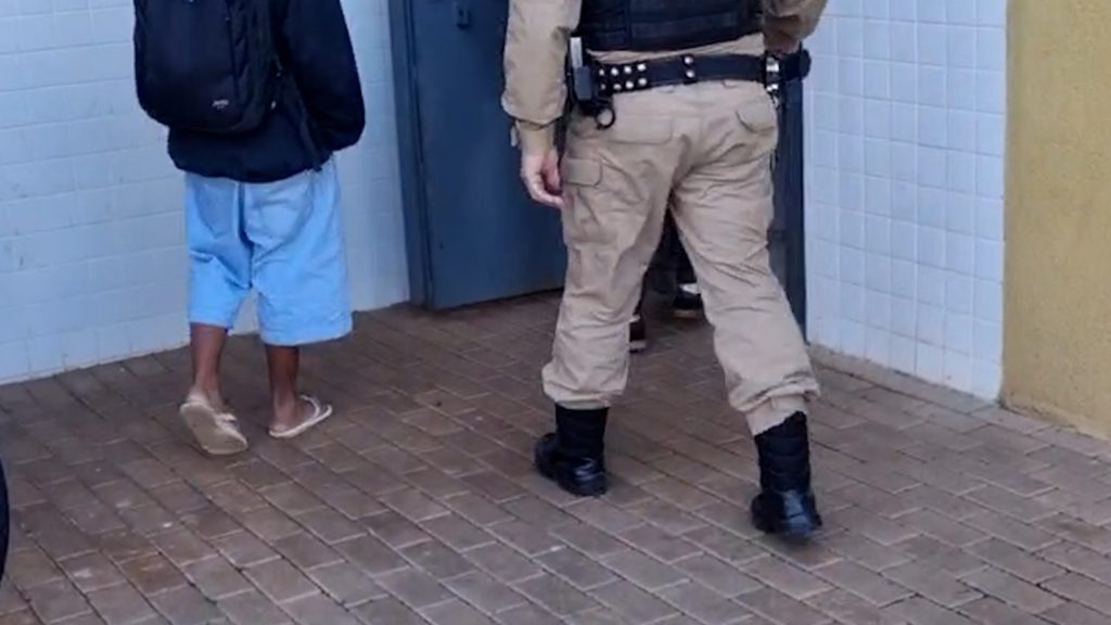 Menino de 12 anos é apreendido com cigarro eletrônico em colégio do Bairro Neva