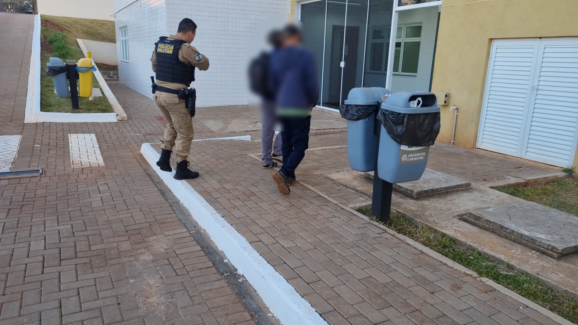 PM apreende jovem de 13 anos com vape dentro de colégio