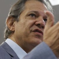 Imagem referente a Haddad elogia retirada do ressarcimento do INSS do arcabouço fiscal