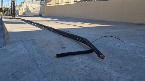 Fios de internet são furtados no Jardim União e, além das empresas, população também é lesada Imagem referente a Fios de internet são furtados no Jardim União e, além das empresas, população também é lesada