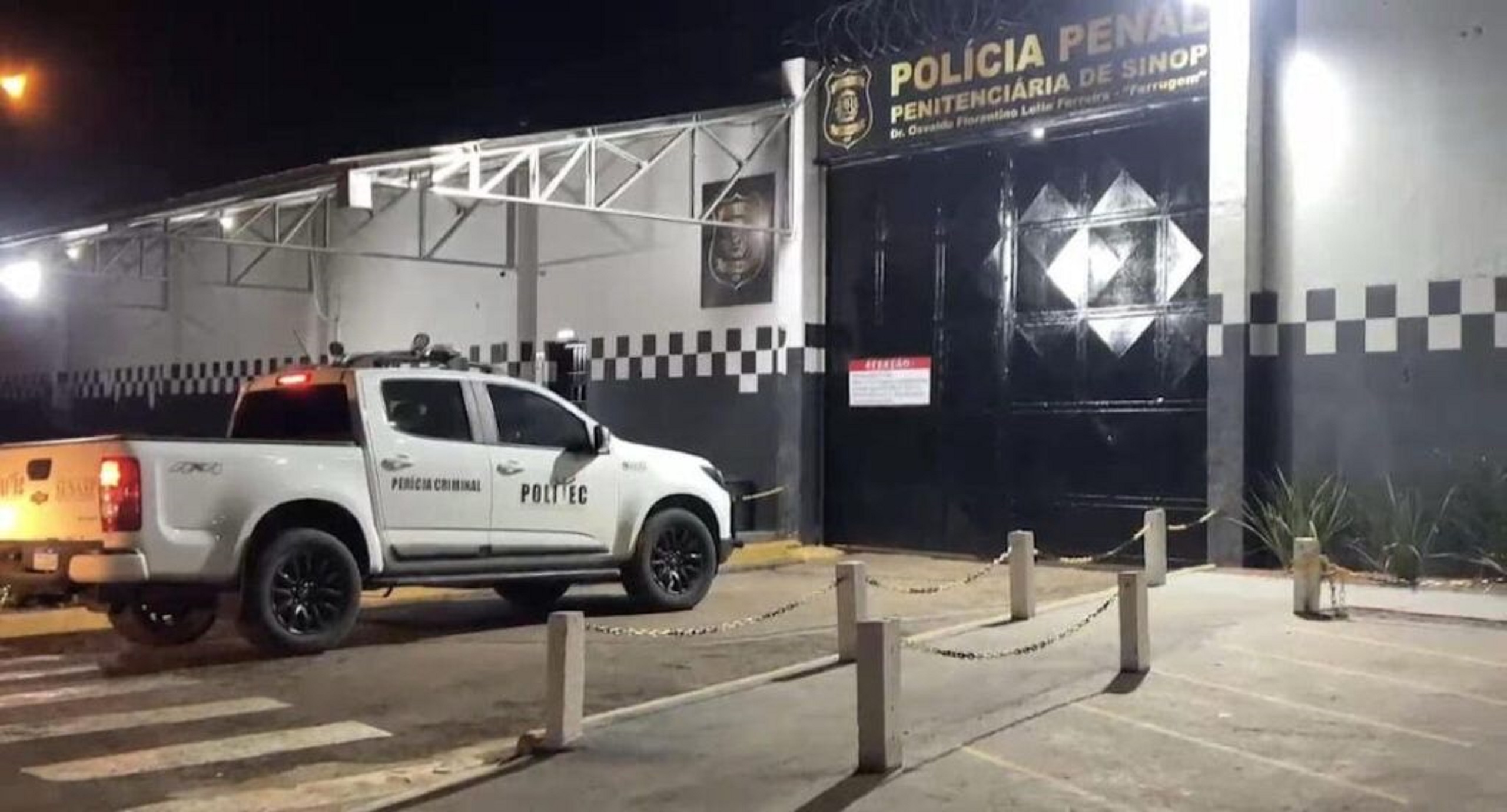 Presidiário é achado morto com marcas de estrangulamento em banheiro de penitenciária Presidiário é achado morto com marcas de estrangulamento em banheiro de penitenciária