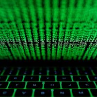 Imagem referente a Funcionário que deu acesso a hackers executarem fraude é preso