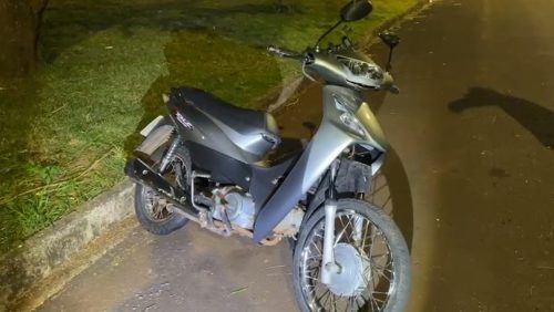 Jovem tem suspeita de luxação após acidente no Brasmadeira; Motorista foge do local Imagem referente a Jovem tem suspeita de luxação após acidente no Brasmadeira; Motorista foge do local