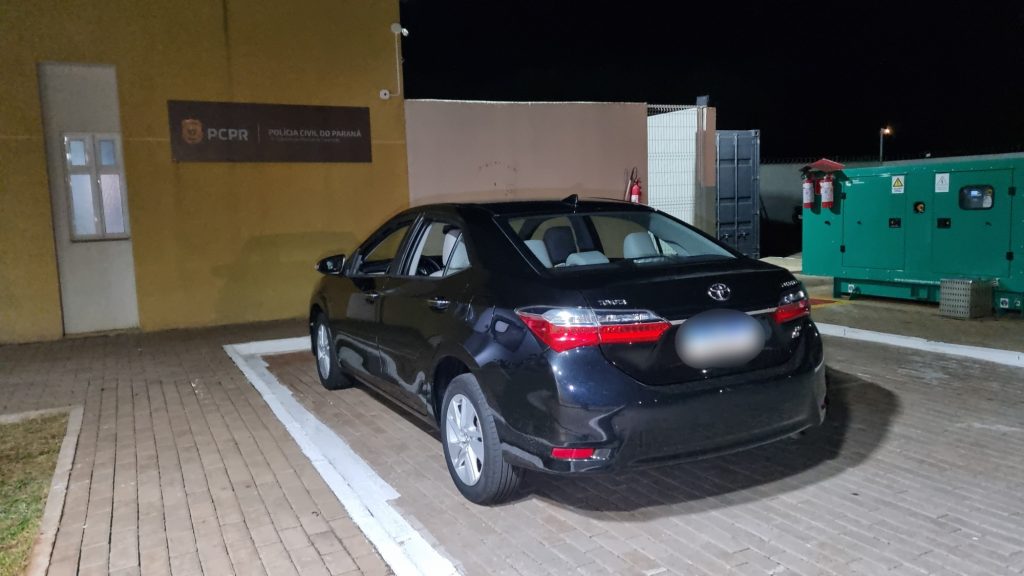Corolla com alerta de furto é levado à Delegacia após abordagem da PM