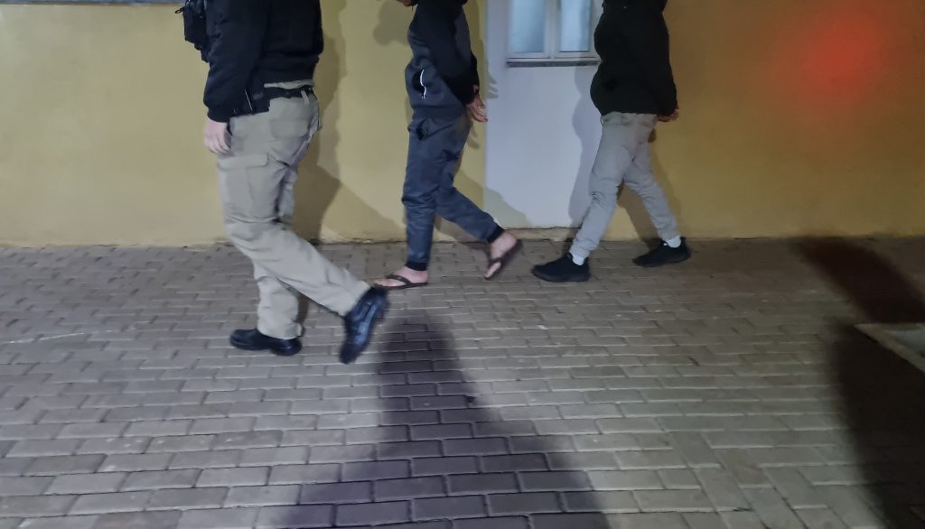 Confusão regada a álcool termina em ameaça e celular quebrado no Cascavel velho