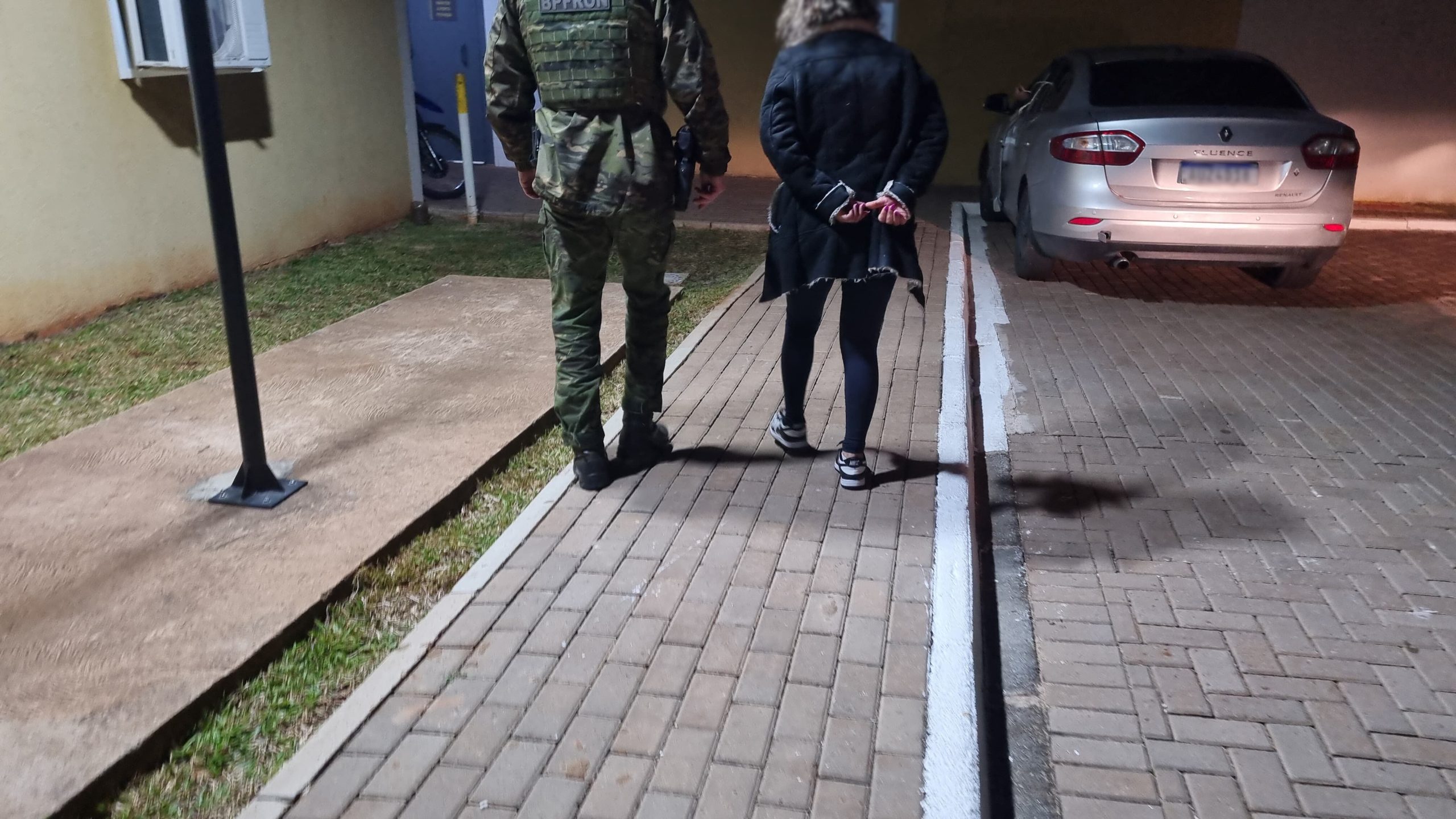 BPFron realiza perseguição a veículo com drogas e motorista abandona 'companheira' e foge para o mato