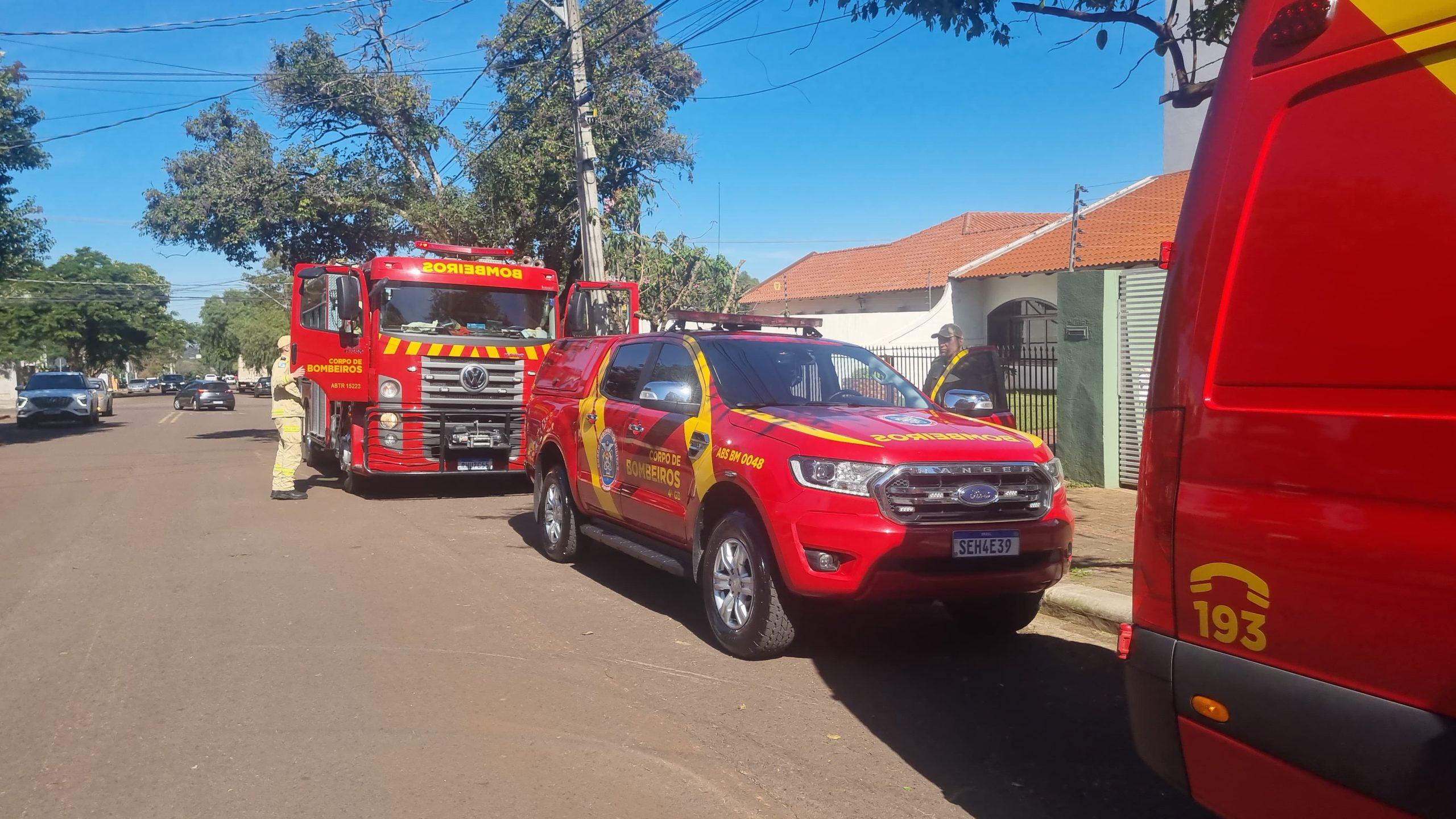Mulher prende os dedos em cilindro elétrico e Corpo de Bombeiros é acionado para resgate