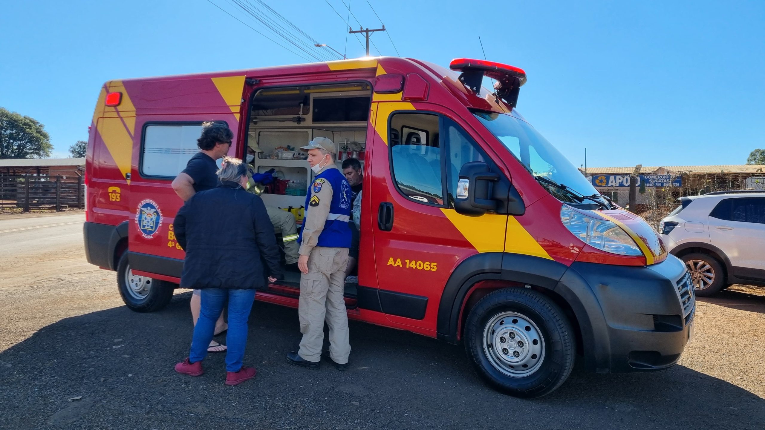 Colisão entre motos deixa homem ferido na Rua do Cowboy