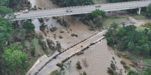 Governo brasileiro lamenta mortes no Texas por fortes chuvas Imagem referente a Governo brasileiro lamenta mortes no Texas por fortes chuvas