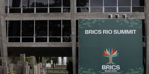 Em recado aos EUA, Brics critica imposição de tarifas unilaterais Imagem referente a Em recado aos EUA, Brics critica imposição de tarifas unilaterais