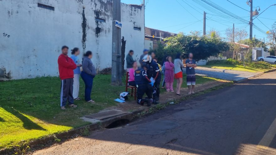 Vizinha passa mal ao ver fogo avançar e Samu corre para o resgate