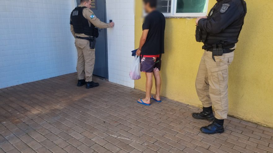 Filho ameaça mãe e esposa e acaba detido pela Rotam em Céu Azul 