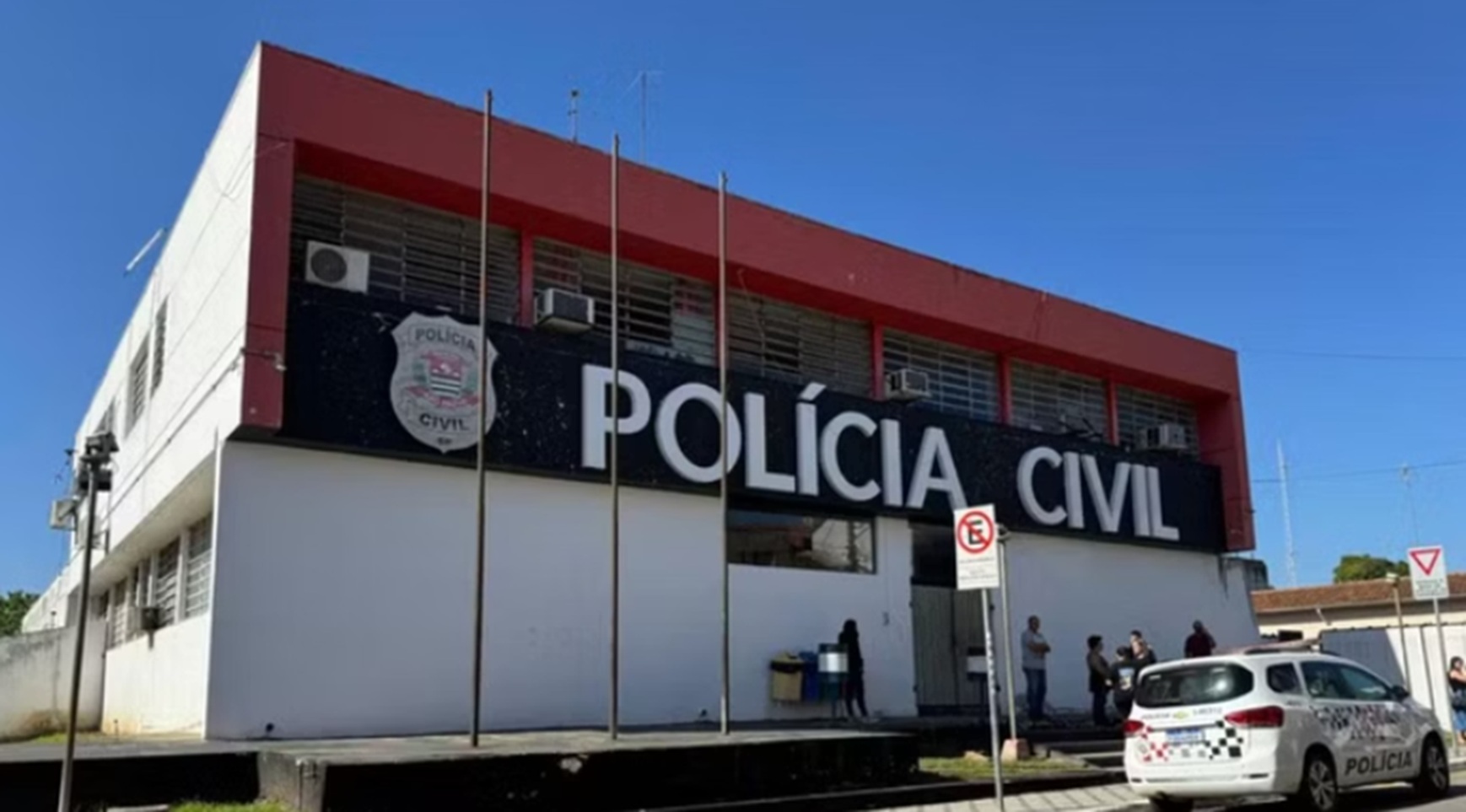 Pai esfaqueia filho de 4 anos e tenta tirar a própria vida em apartamento 
