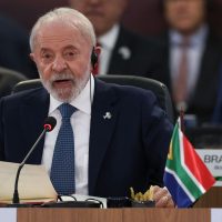 Imagem referente a Lula critica incentivos financeiros ao setor de combustíveis fósseis