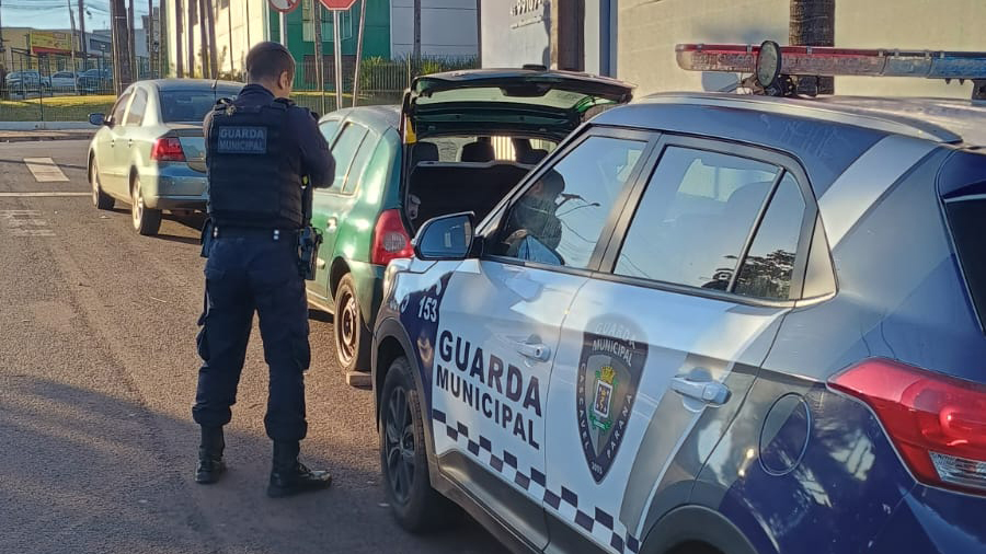 Renault Clio furtado é recuperado pela Guarda Municipal na região Norte de Cascavel