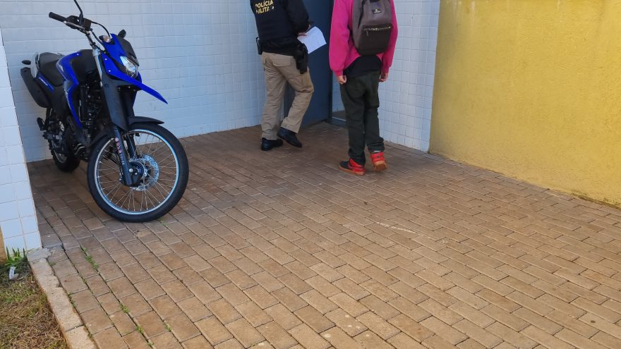 Garoto de 14 anos é levado à Delegacia após ser localizado com maconha em colégio de Cascavel