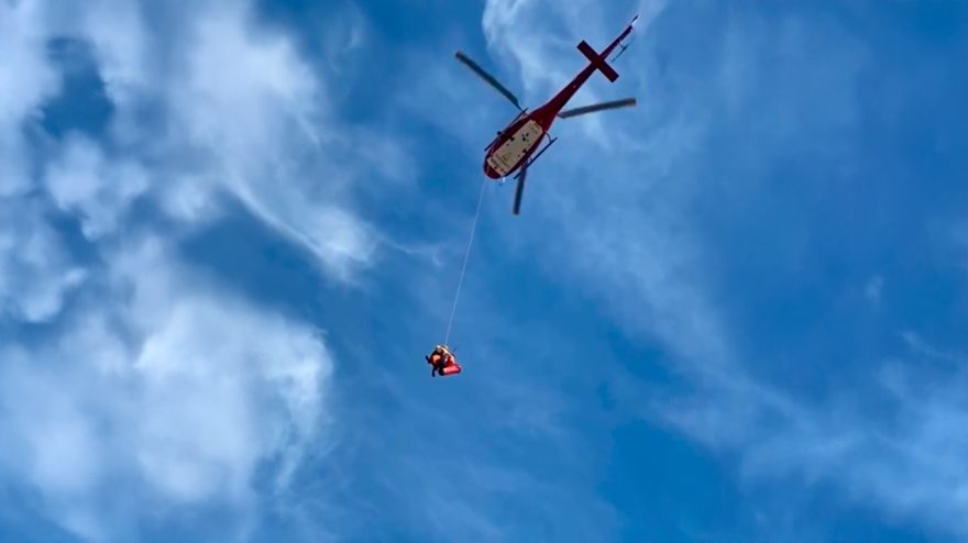 Mulher é resgatada após cair durante trilha no Morro do Cambirela