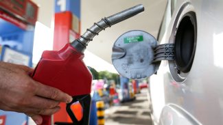 Combustível: governo prevê queda de preço se petróleo mantiver cotação