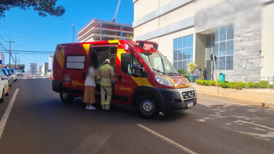 Condutor de motocicleta fica ferido em acidente na Rua Presidente Kennedy