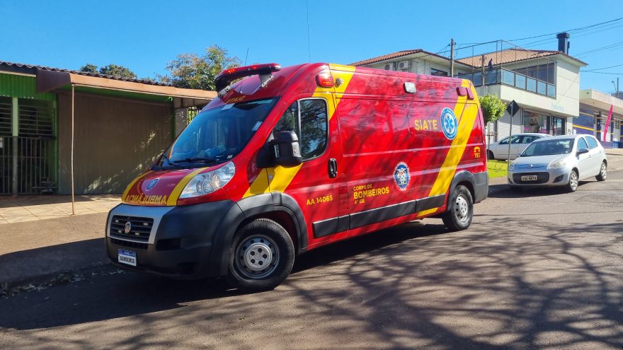 Idosa sofre queda em calçada e é socorrida pelo Siate em Cascavel