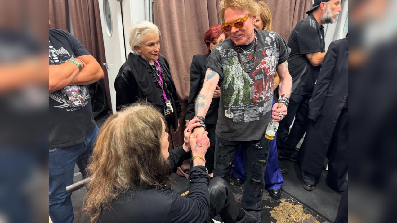 Ozzy Osbourne mostra encontro inédito com Axl Rose e bastidores do show de despedida