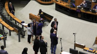 Câmara vota urgência de projeto que reduz benefícios fiscais federais