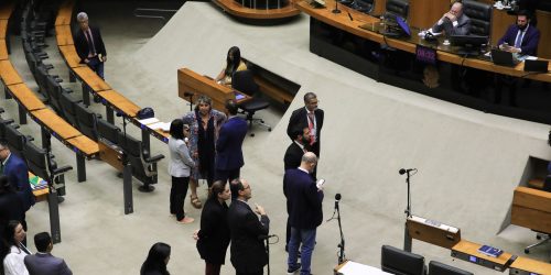 Câmara vota urgência de projeto que reduz benefícios fiscais federais Imagem referente a Câmara vota urgência de projeto que reduz benefícios fiscais federais