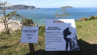 Placa em homenagem a Juliana Marins é inaugurada na Praia do Sossego