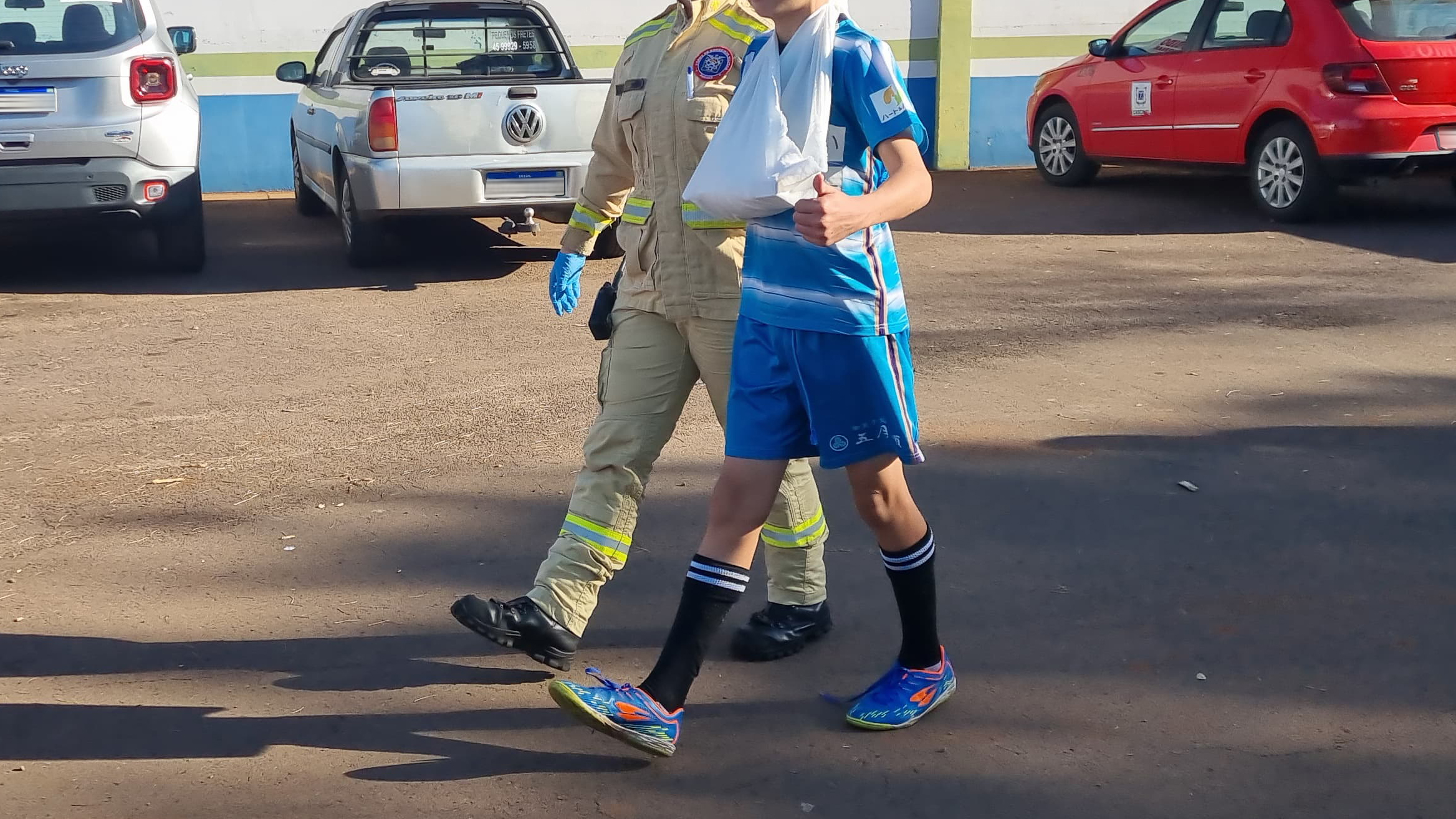 Adolescente de 13 anos sofre fratura no braço durante partida de futebol em Cascavel