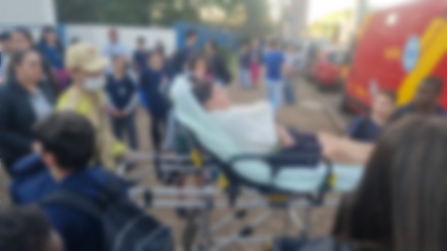 Queda durante jogo de futebol deixa estudante de 11 anos ferido