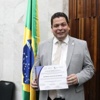 Imagem referente a Reconhecimento internacional: Assembleia Legislativa do Paraná é homenageada em Paris