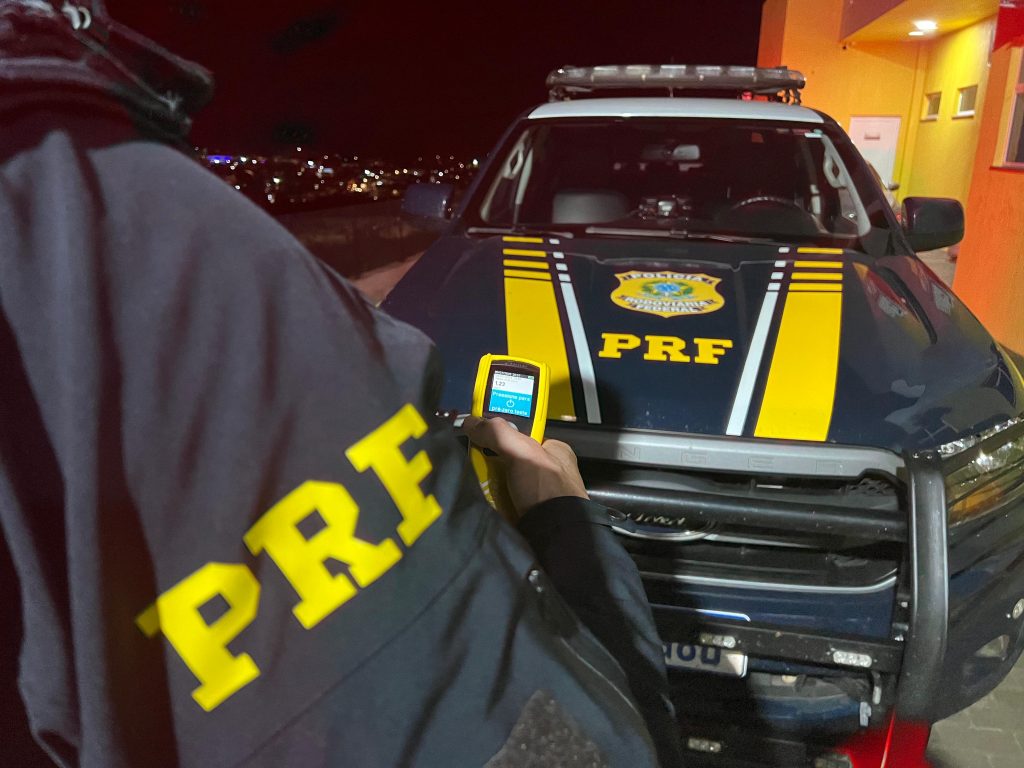 Será que bebeu? Homem é preso por dirigir embriagado com quase quatro vezes acima do limite na BR-163