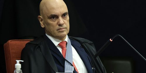 Moraes diz que Eduardo Bolsonaro interfere em processo na Corte Imagem referente a Moraes diz que Eduardo Bolsonaro interfere em processo na Corte