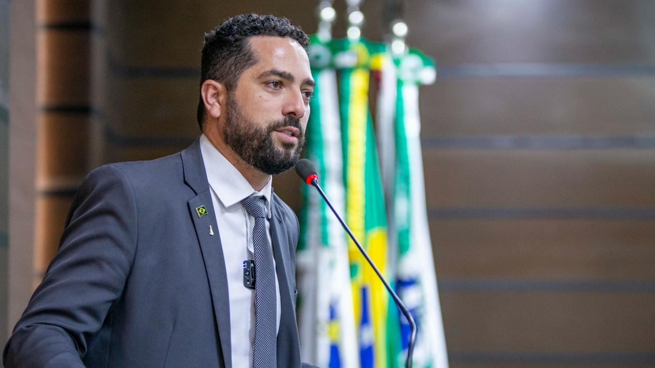 Presidente da Câmara solicita pavimentação de Rua no bairro Brasmadeira