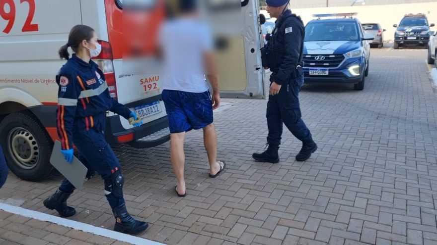 Preso por bater em enteada de 7 anos, homem tem ataque nervoso e é atendido pelo Samu