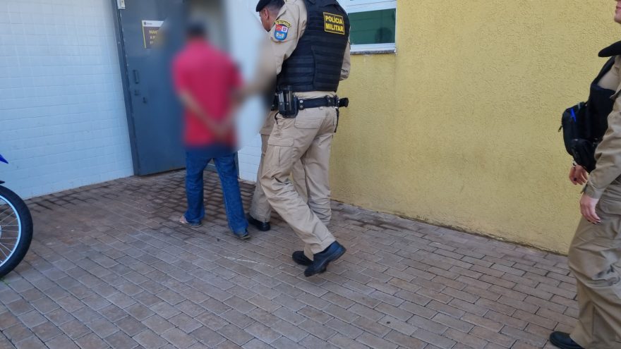 Homem é detido por violência doméstica após agredir companheira no Riviera