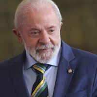 Imagem referente a Brasil responderá tarifaço dos EUA com lei de reciprocidade, diz Lula