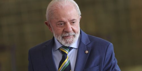 Brasil responderá tarifaço dos EUA com lei de reciprocidade, diz Lula Imagem referente a Brasil responderá tarifaço dos EUA com lei de reciprocidade, diz Lula