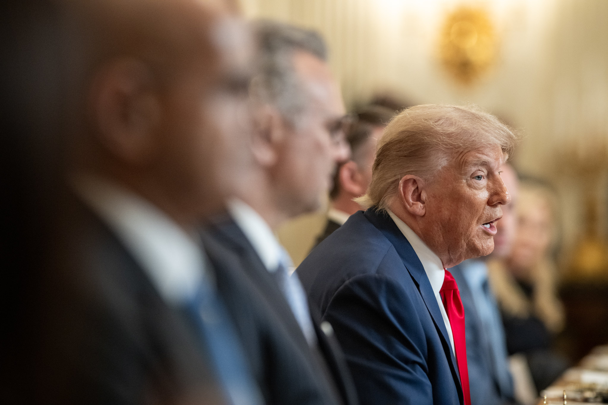 Dólar volta a superar R$ 5,50 com tarifas de Trump para o Brasil