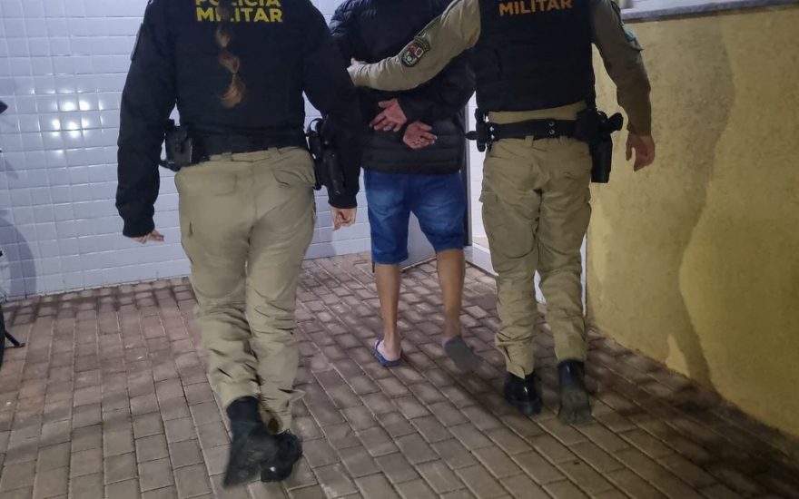 Suspeito de ameaçar a ex-mulher no XIV de Novembro é levado pela PM à delegacia
