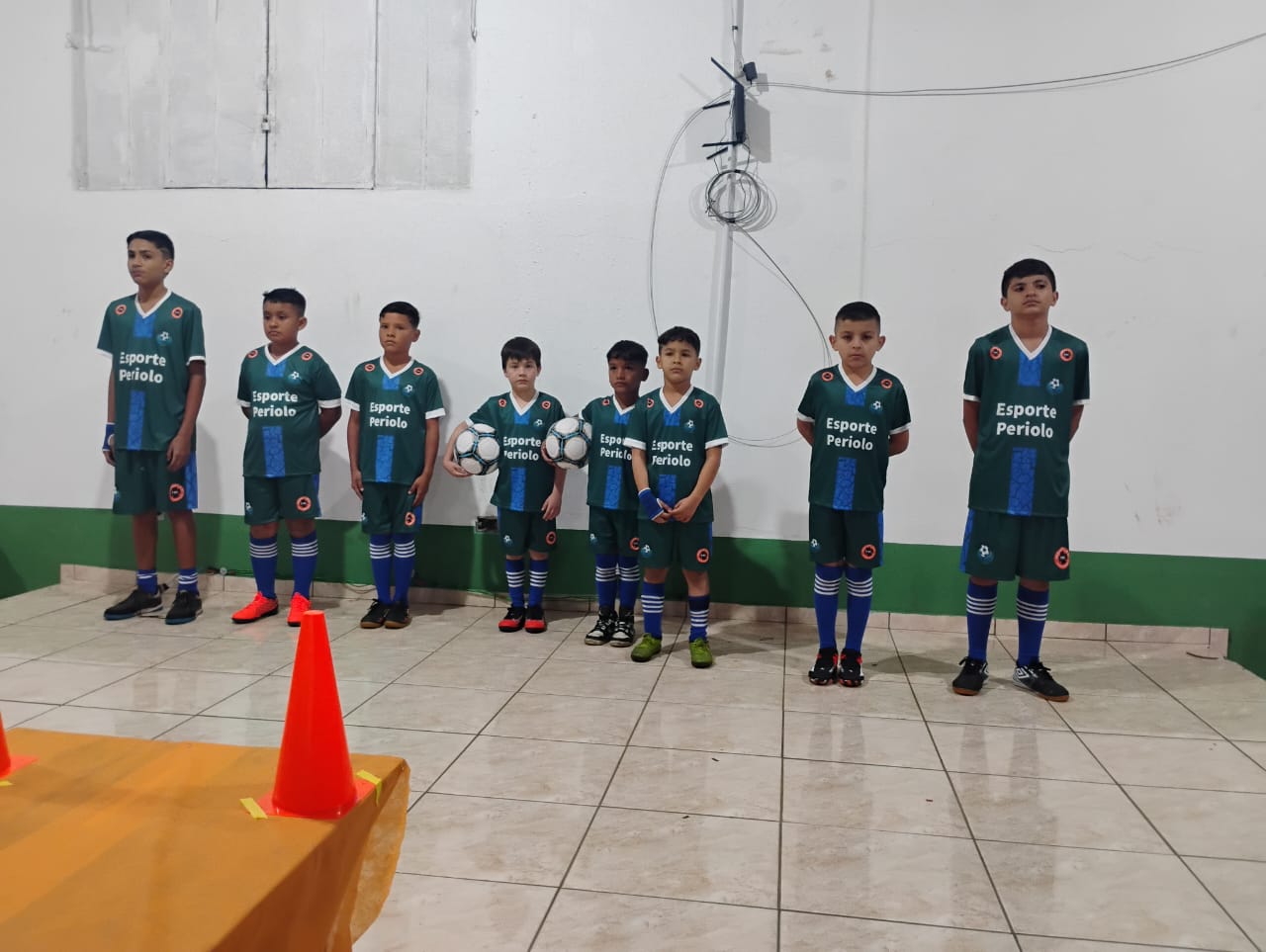 Apresentação da Escolinha de futebol do bairro Periolo encanta famílias Apresentação da Escolinha de futebol do bairro Periolo encanta famílias