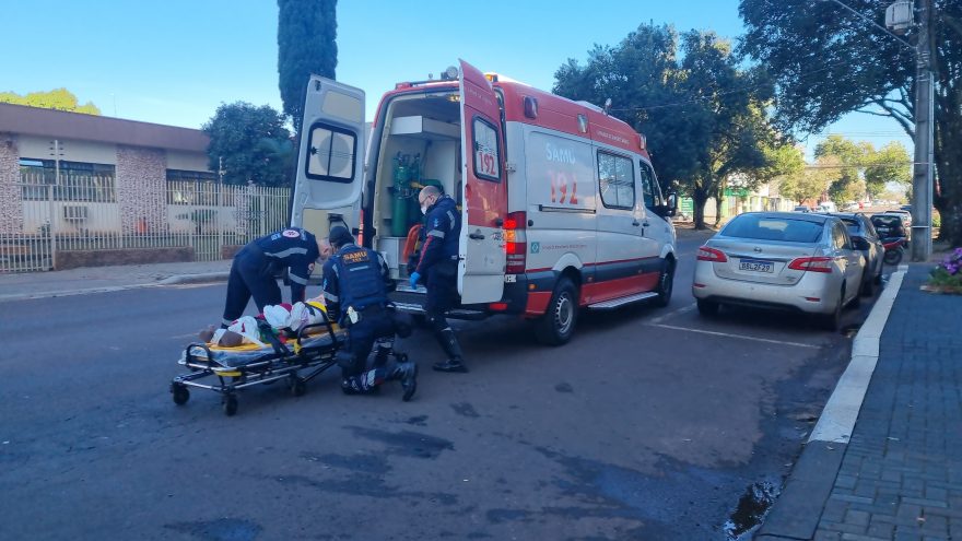 Ao cair de cama, idosa de 89 anos fratura a perna e é socorrida pelo Samu
