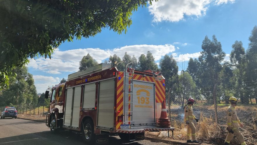 Incêndio mobiliza Corpo de Bombeiros no bairro Santa Cruz, em Cascavel